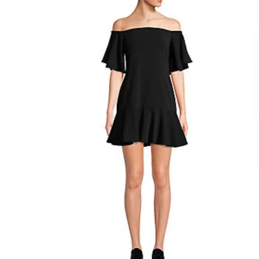 ❤️❤️ Wayf Women's  Mini Ruffled Shift Off-Shoulder Black Elegant Black Dress M